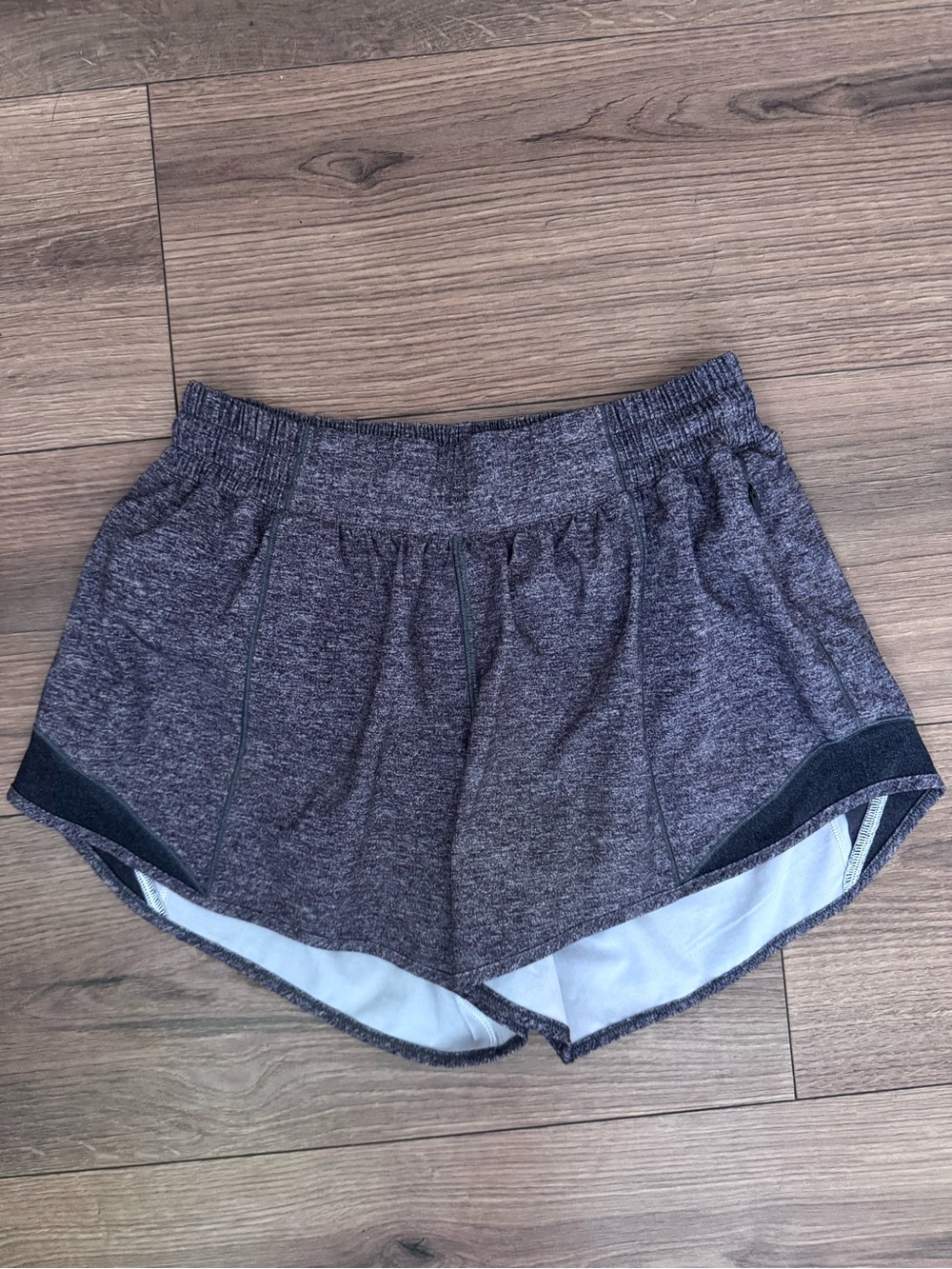 lululemon Hotty Hot 4” short size 6 Tall